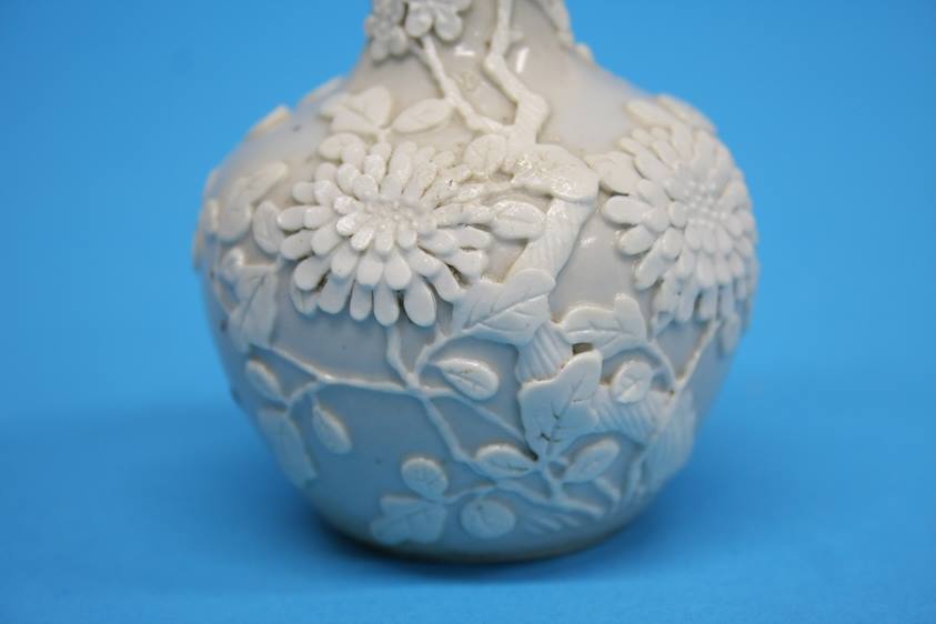 An 18th / 19th century Chinese bottle vase, decora - Image 2 of 10