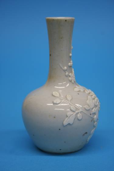 An 18th / 19th century Chinese bottle vase, decora - Image 5 of 10