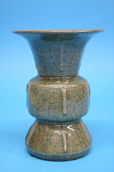 A 20th century Celadon GE type archaic GU vase, seal marks to base, 20cm height - Image 11 of 14