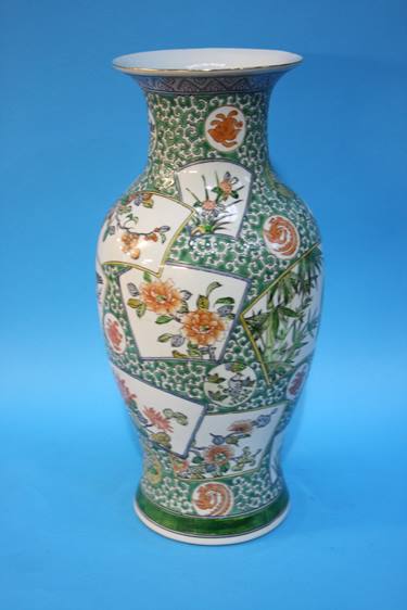 An Oriental vase with panels, decorated with birds - Image 3 of 3