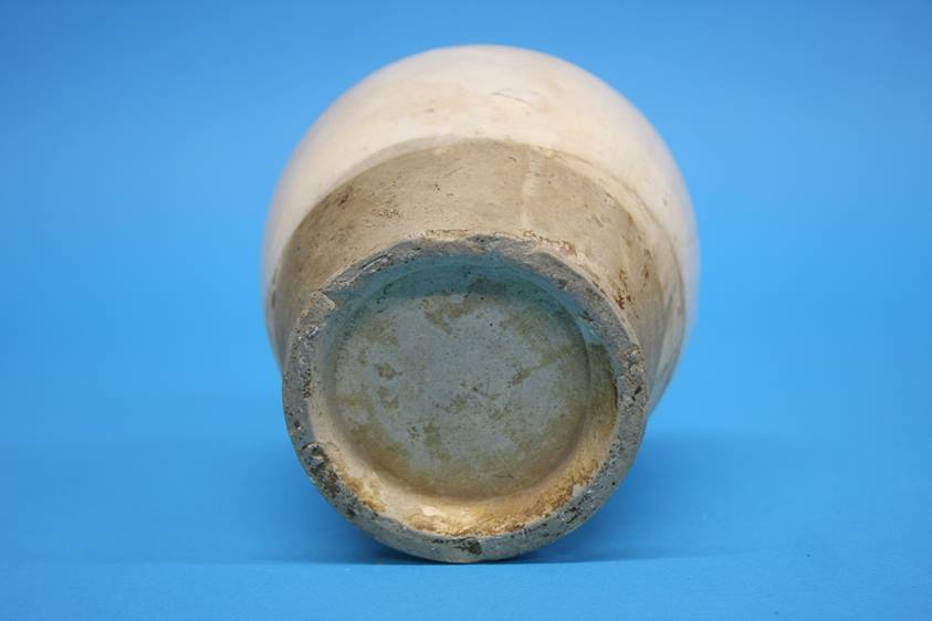 A Song Dynasty Cizhou bottle vase with cream glaze, the lower part with buff unglazed body, 20cm - Image 4 of 12