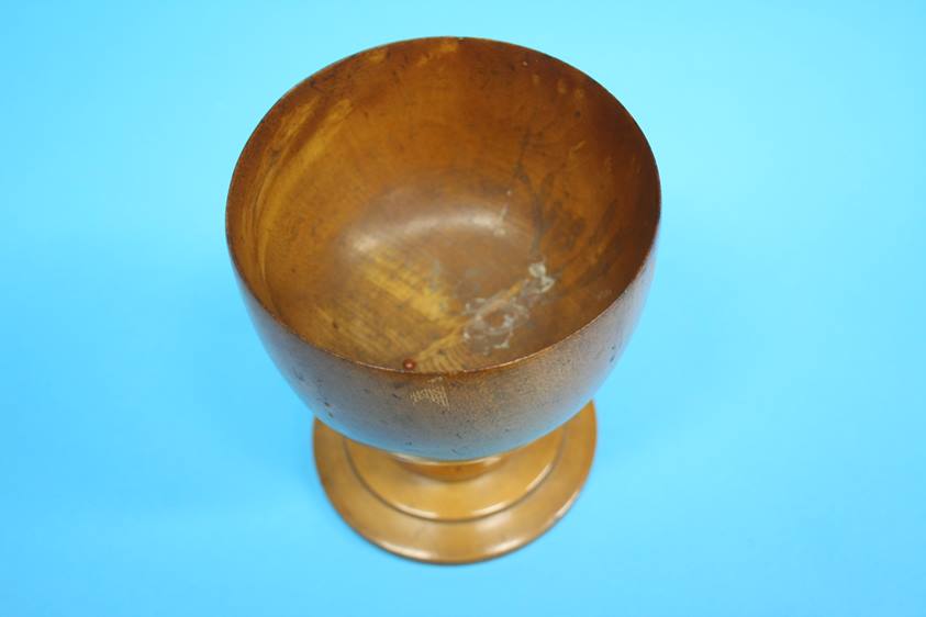 A Pear wood turned treen goblet, 16cm height, 12cm diameter - Image 3 of 8