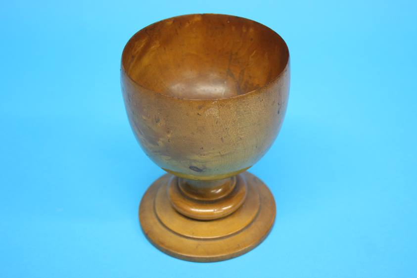 A Pear wood turned treen goblet, 16cm height, 12cm diameter - Image 2 of 8