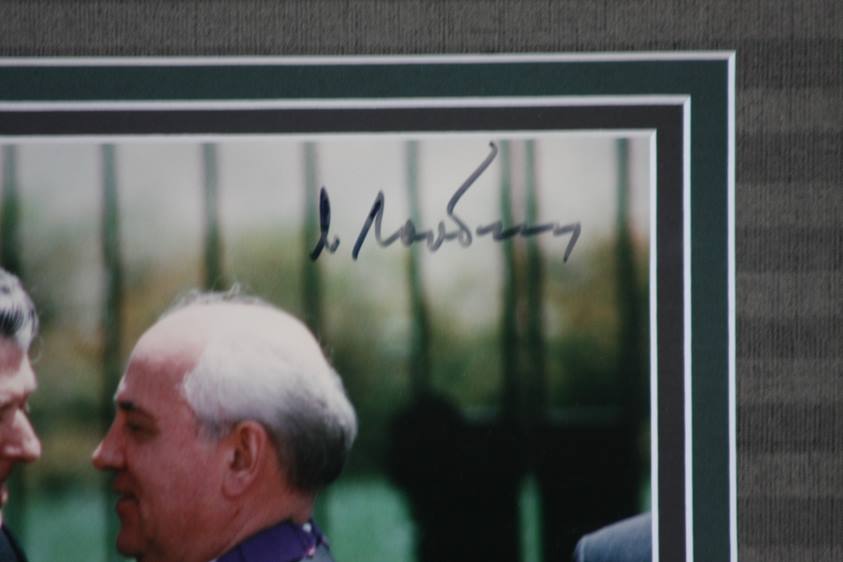 Mikhail Gorbachev Soviet Union president, signed photograph greeting President Reagan, mounted and - Image 3 of 6