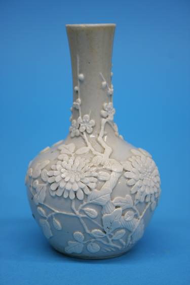 An 18th / 19th century Chinese bottle vase, decora