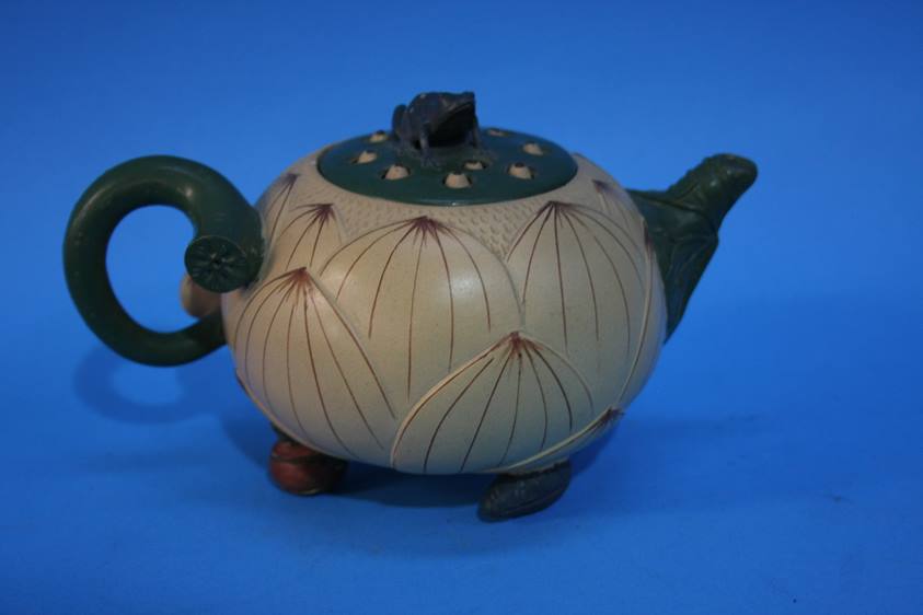 A small Oriental tea pot and bowl - Image 2 of 4