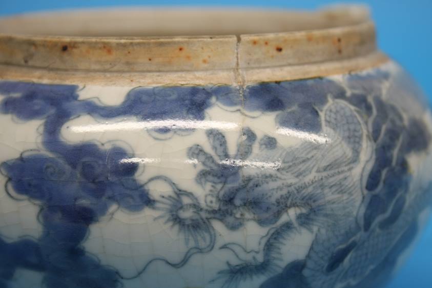 An 18th / 19th century Oriental blue and white censor decorated with five claw dragon character - Image 5 of 14