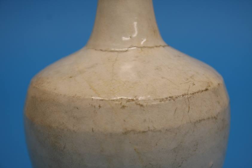 A Song Dynasty Cizhou bottle vase with cream glaze, the lower part with buff unglazed body, 20cm - Image 6 of 12