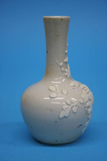 An 18th / 19th century Chinese bottle vase, decora - Image 10 of 10