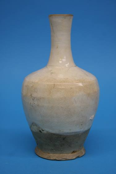 A Song Dynasty Cizhou bottle vase with cream glaze, the lower part with buff unglazed body, 20cm - Image 2 of 12