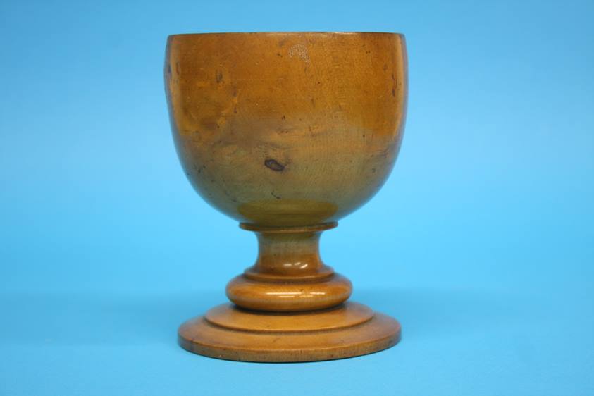 A Pear wood turned treen goblet, 16cm height, 12cm diameter