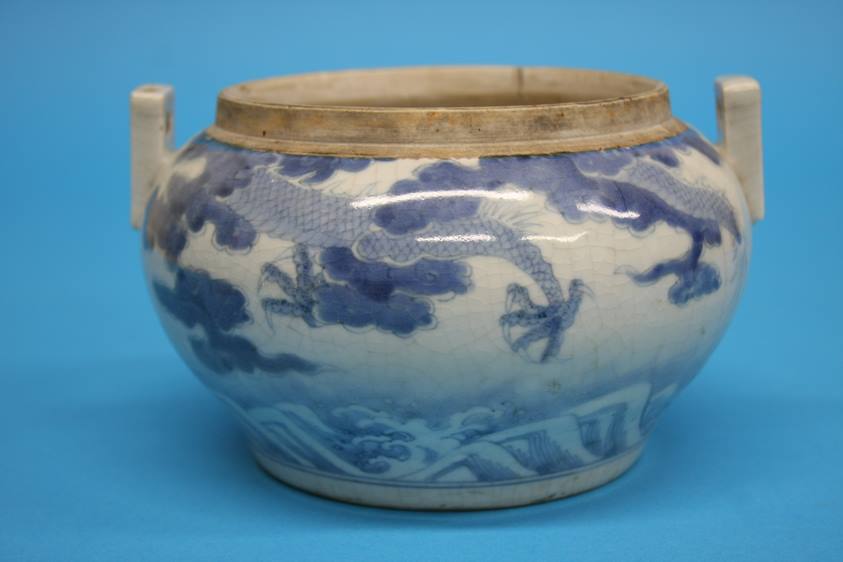 An 18th / 19th century Oriental blue and white censor decorated with five claw dragon character