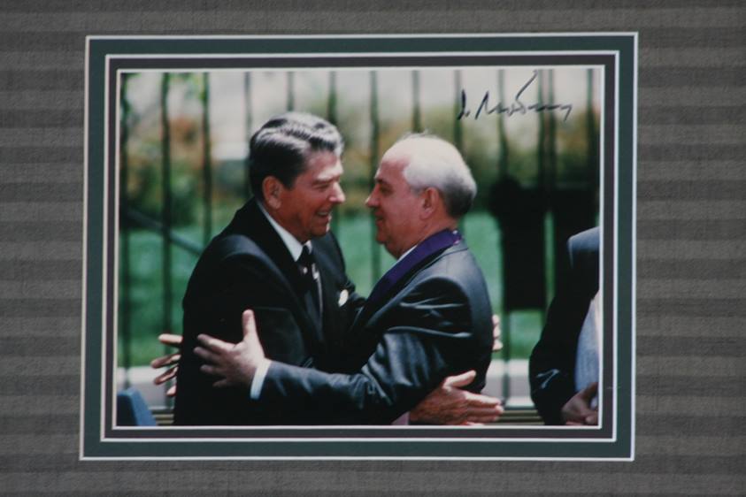 Mikhail Gorbachev Soviet Union president, signed photograph greeting President Reagan, mounted and - Image 2 of 6