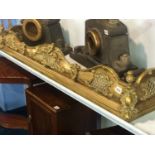 A heavy ornate brass fender. 142 cm