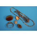A bag of jewellery to include an oval agate brooch