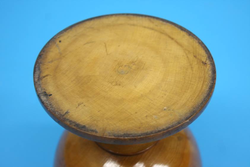 A Pear wood turned treen goblet, 16cm height, 12cm diameter - Image 8 of 8