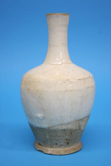 A Song Dynasty Cizhou bottle vase with cream glaze, the lower part with buff unglazed body, 20cm - Image 3 of 12
