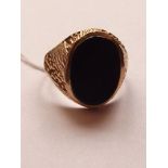 9 carat gold ring with black stone, 5 grams