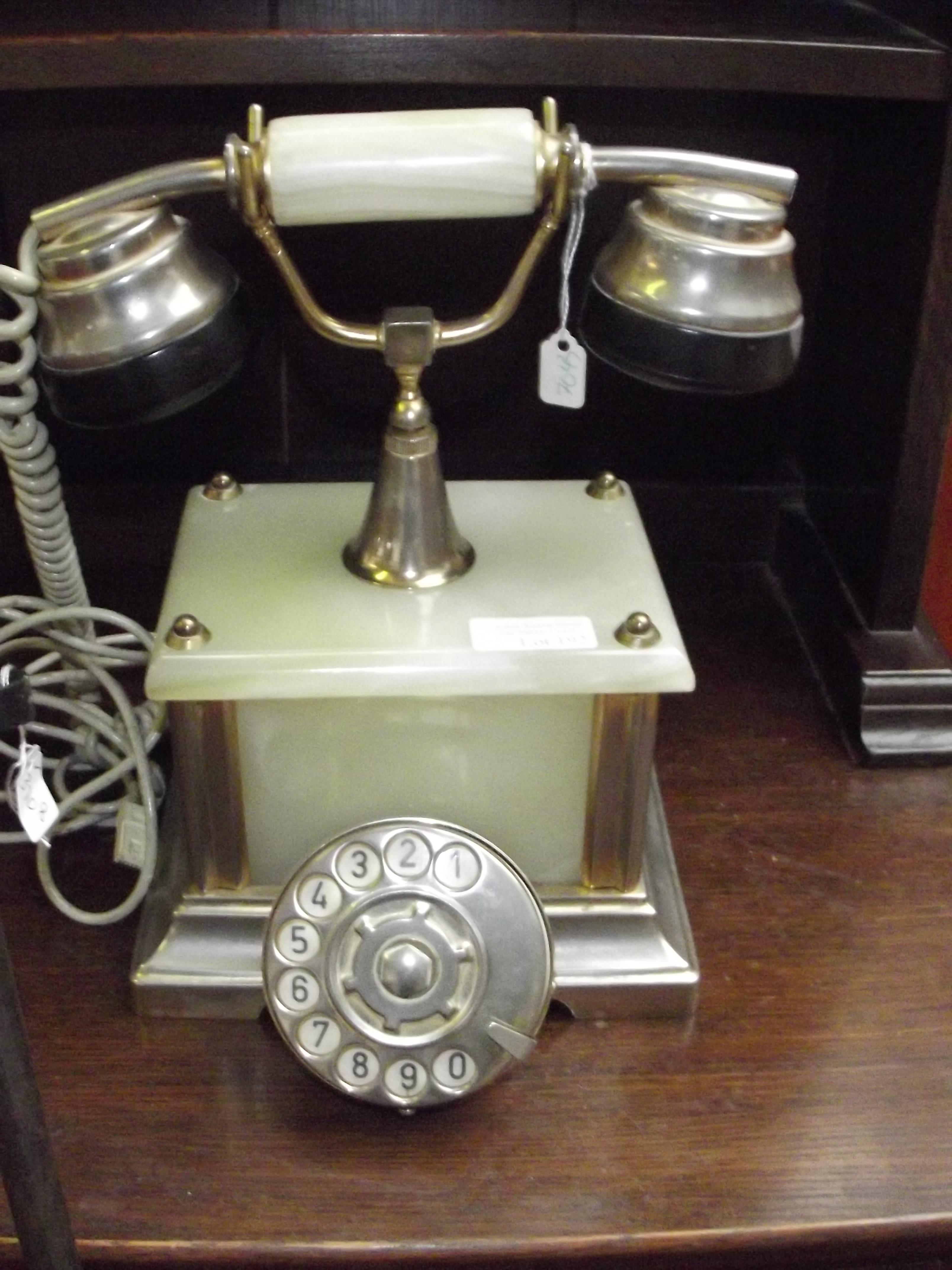 Onxy telephone