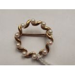 9 carat gold and pearl brooch