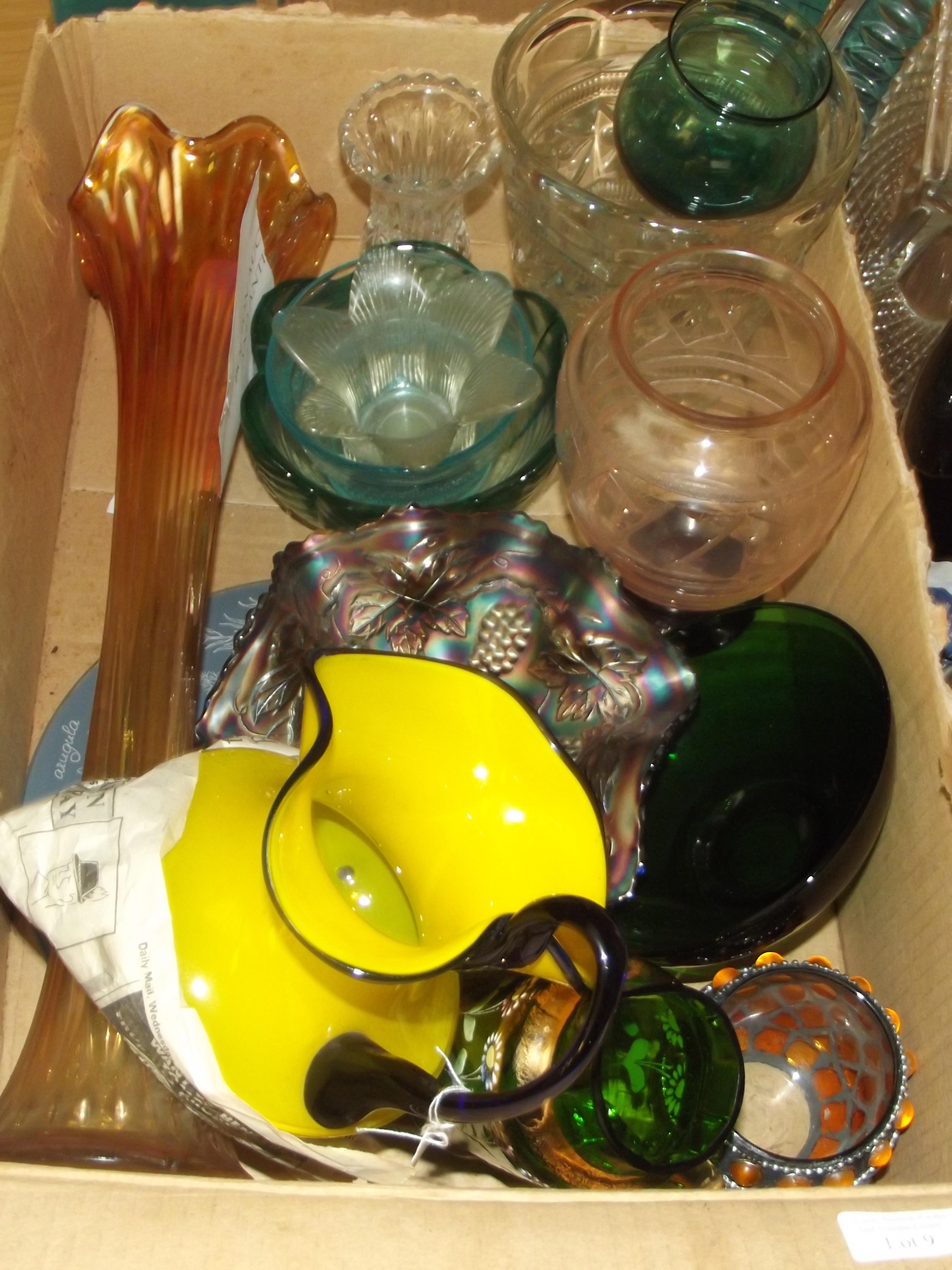 Assorted glassware to include carnival glass