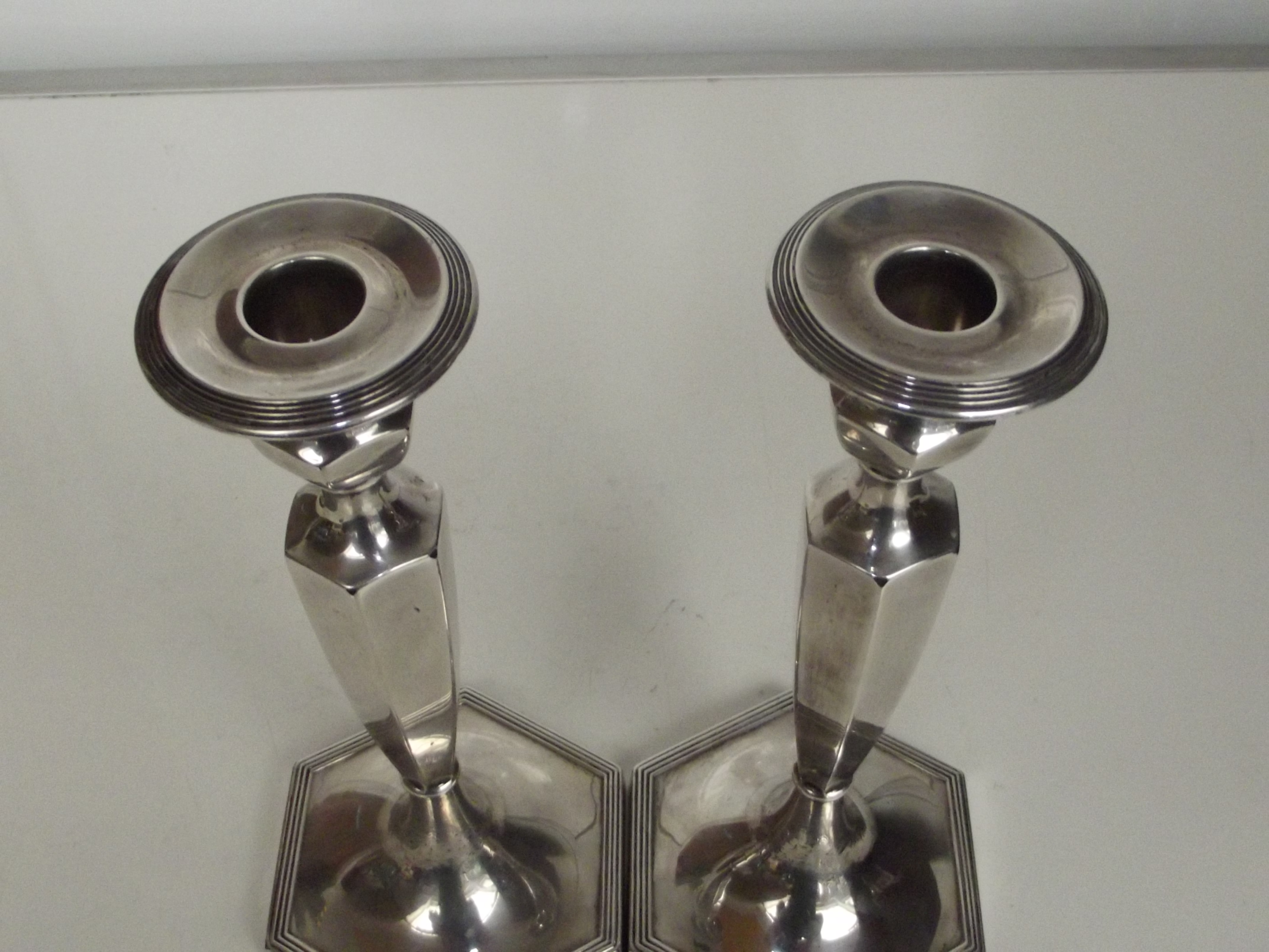 Pair of silver candlesticks with detachable sconce - Image 3 of 3