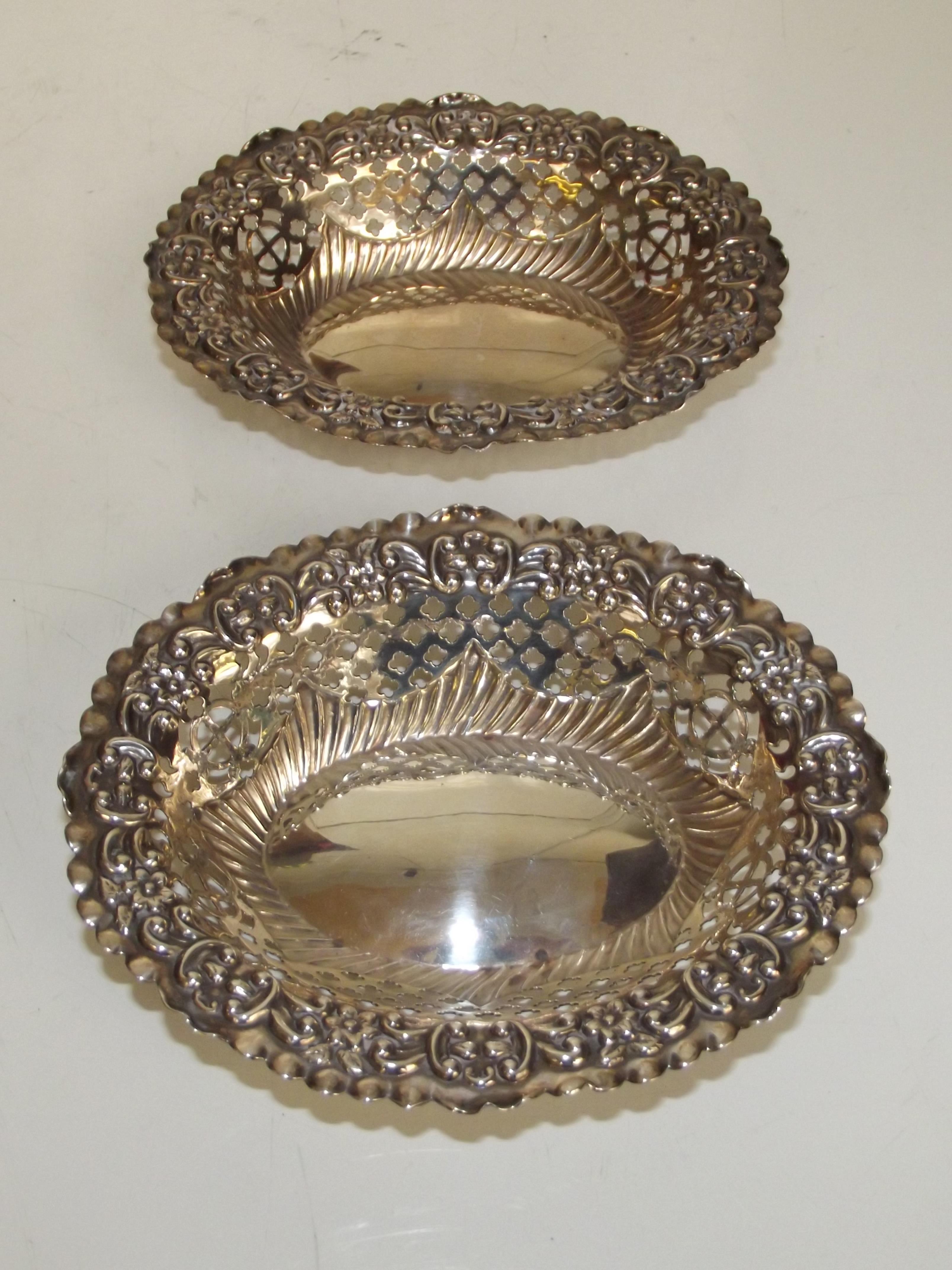 Pair of Edwardian silver bonbon dishes, pierced qu