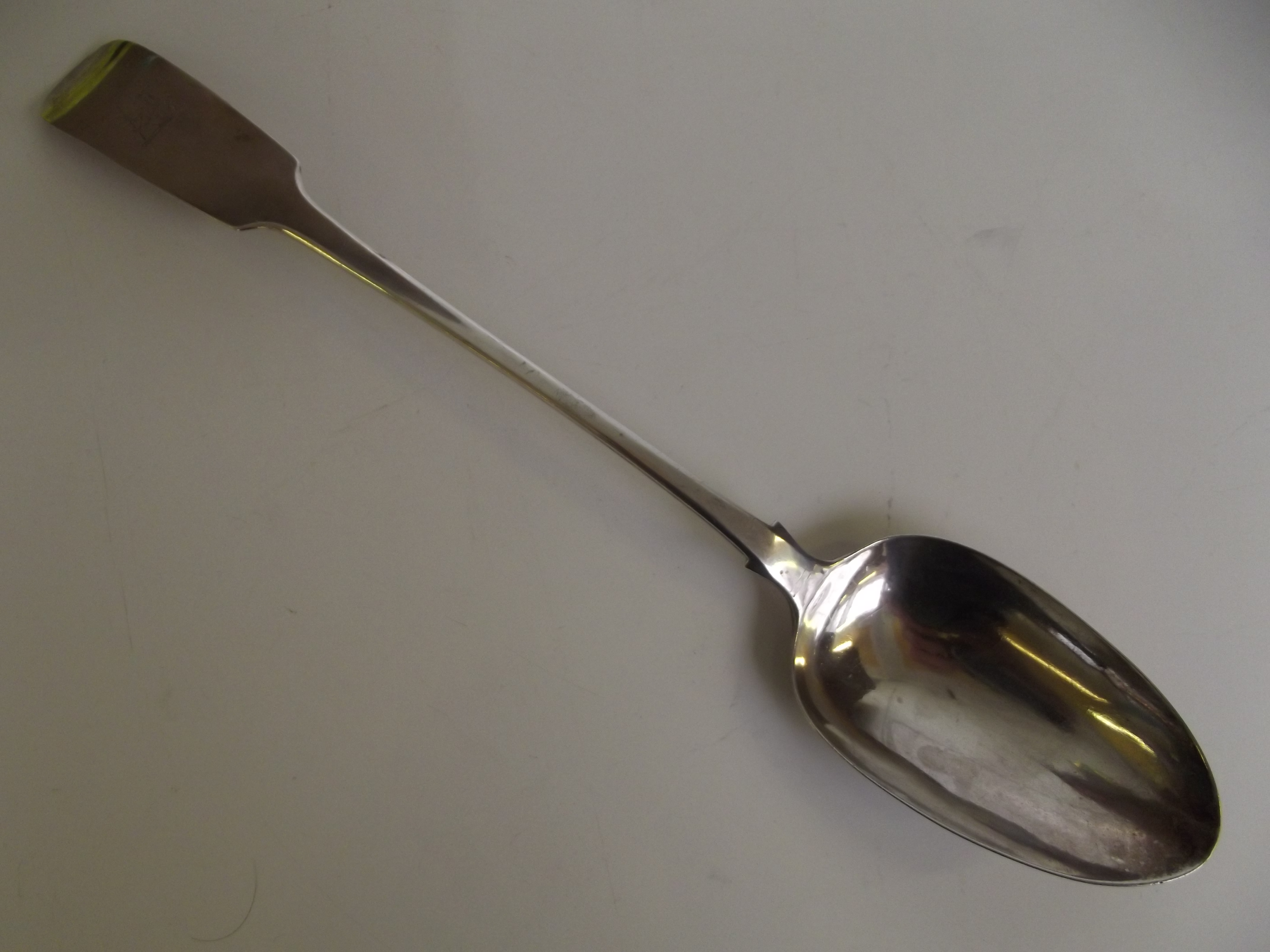 George III silver fiddle pattern serving spoon, en