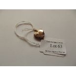 9 ct gold heart shaped pendant, 1.8 grams