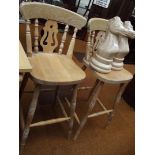Pair of good quality spindle back breakfast stools