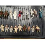 19 Star Wars figures from the 70 and 80's