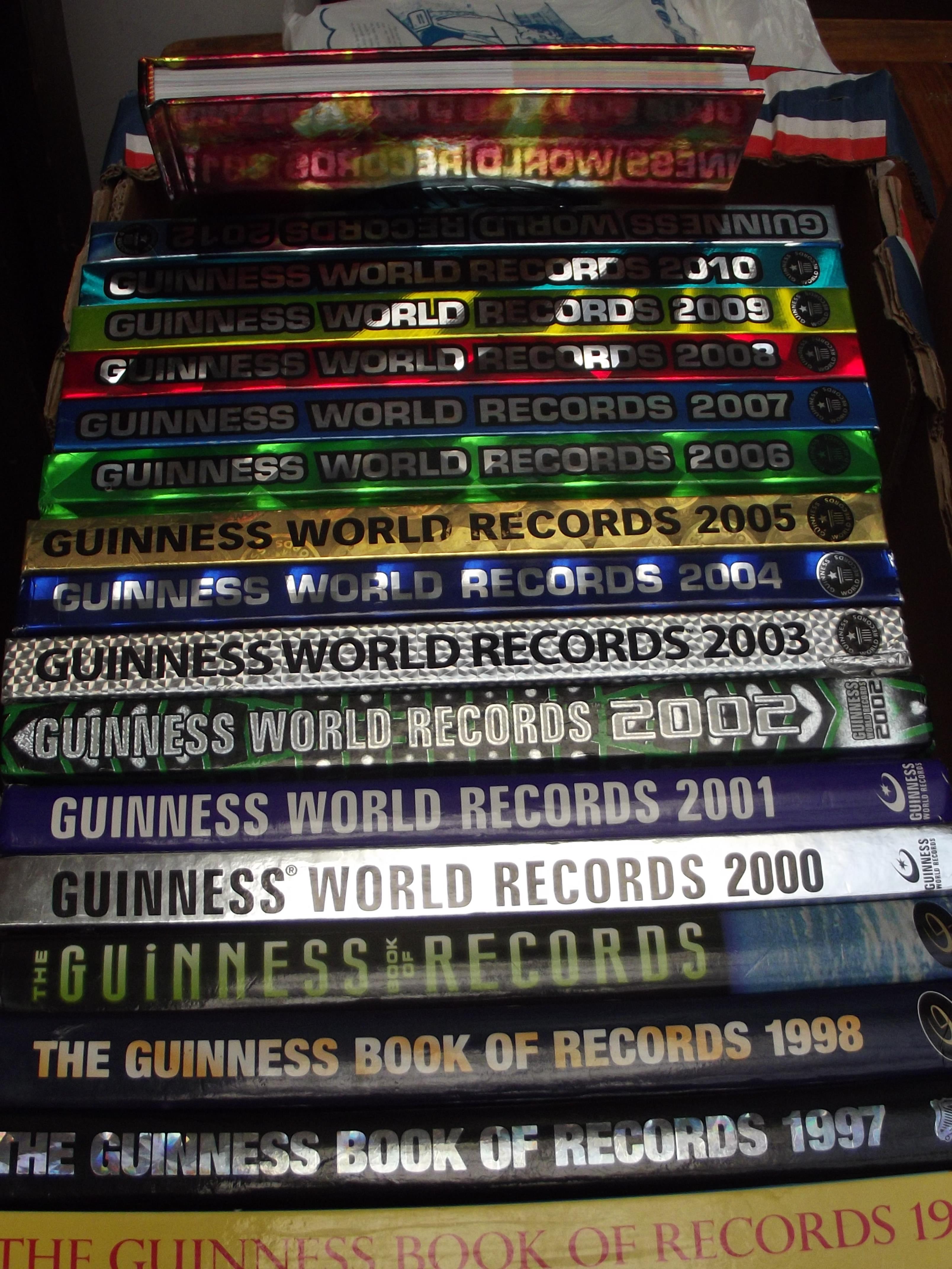 Collection of Guiness World of Record Annuals - Image 2 of 2