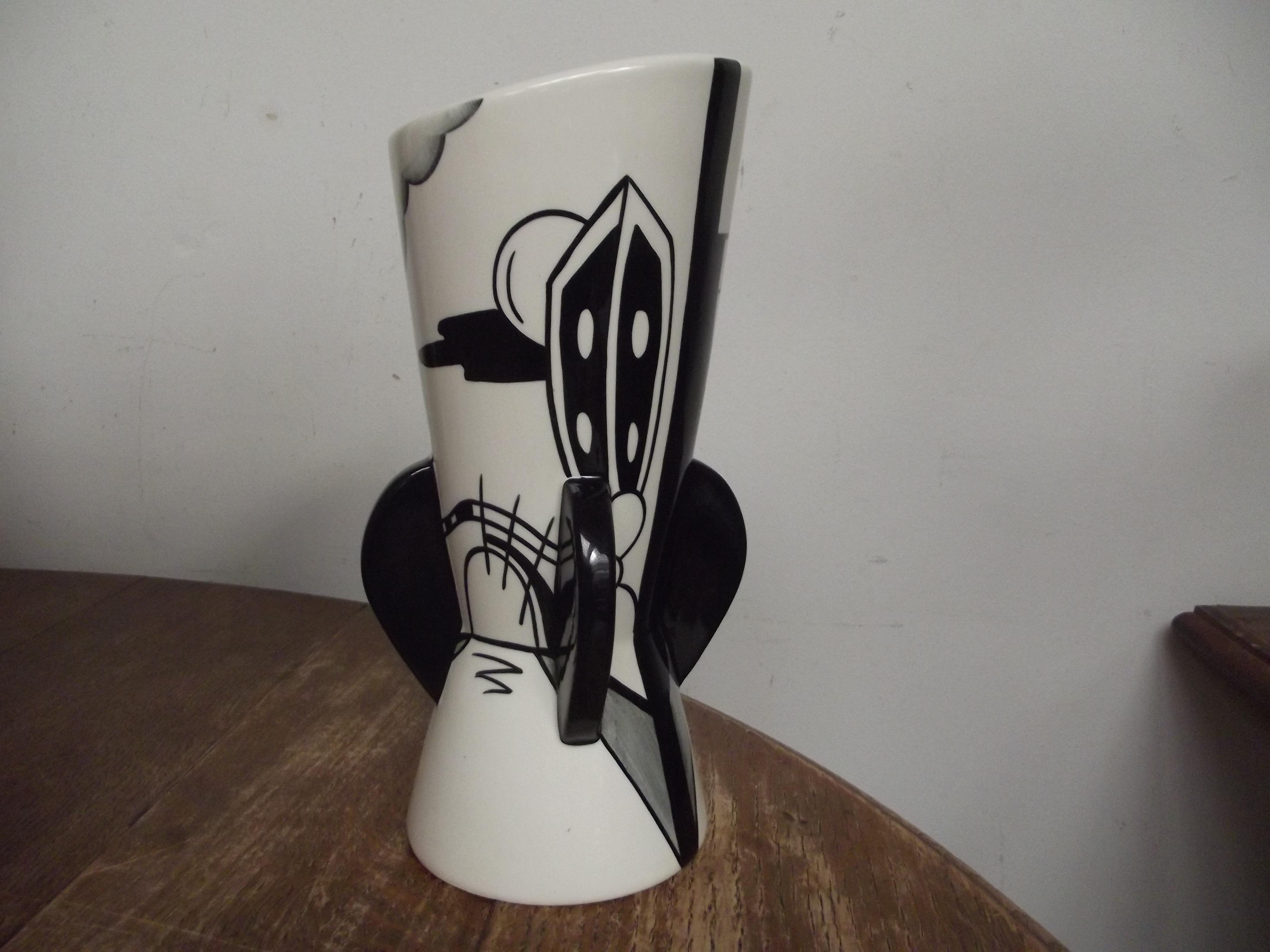 Lorna Bailey vase, Middleport