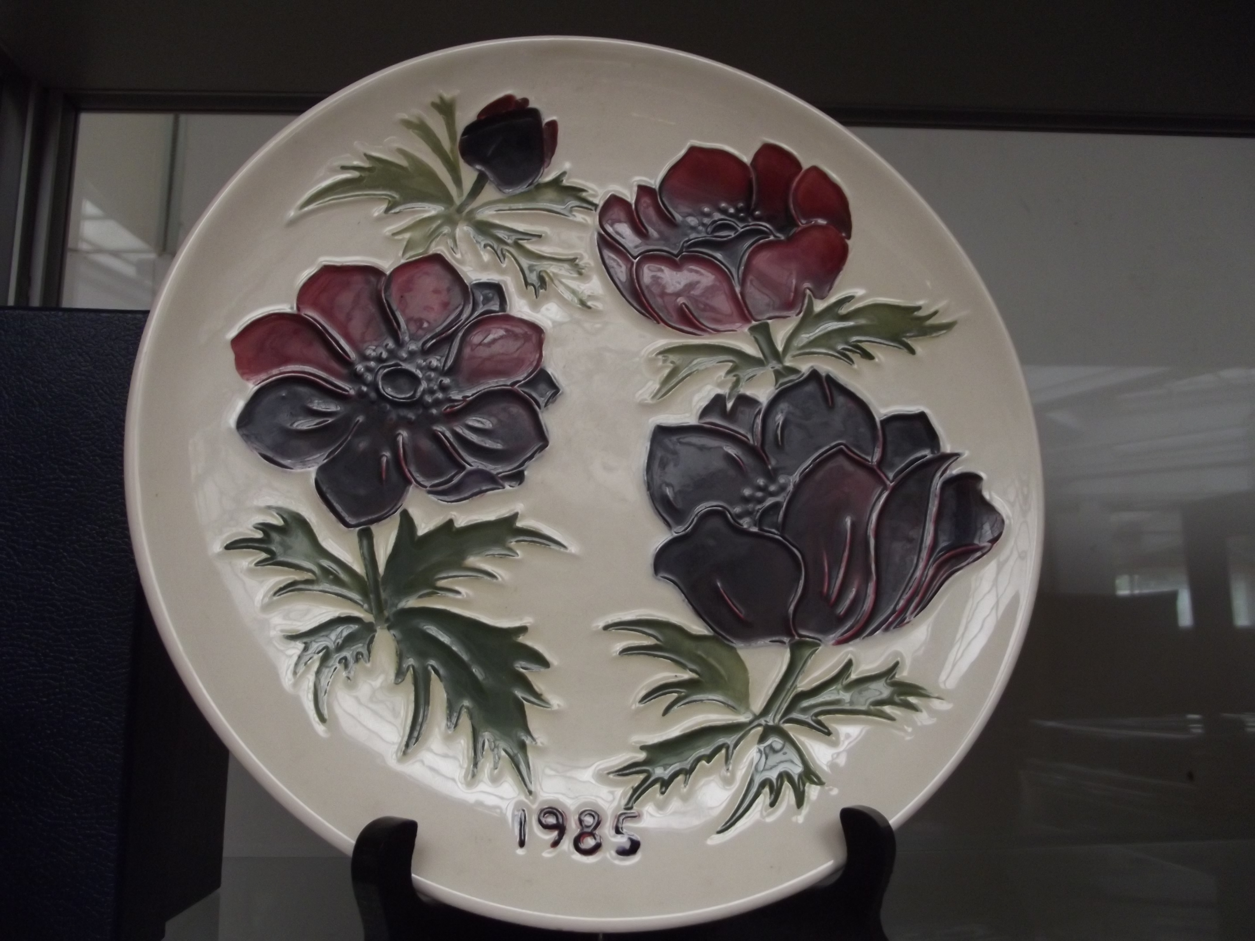 Moorcroft tubeline floral plate