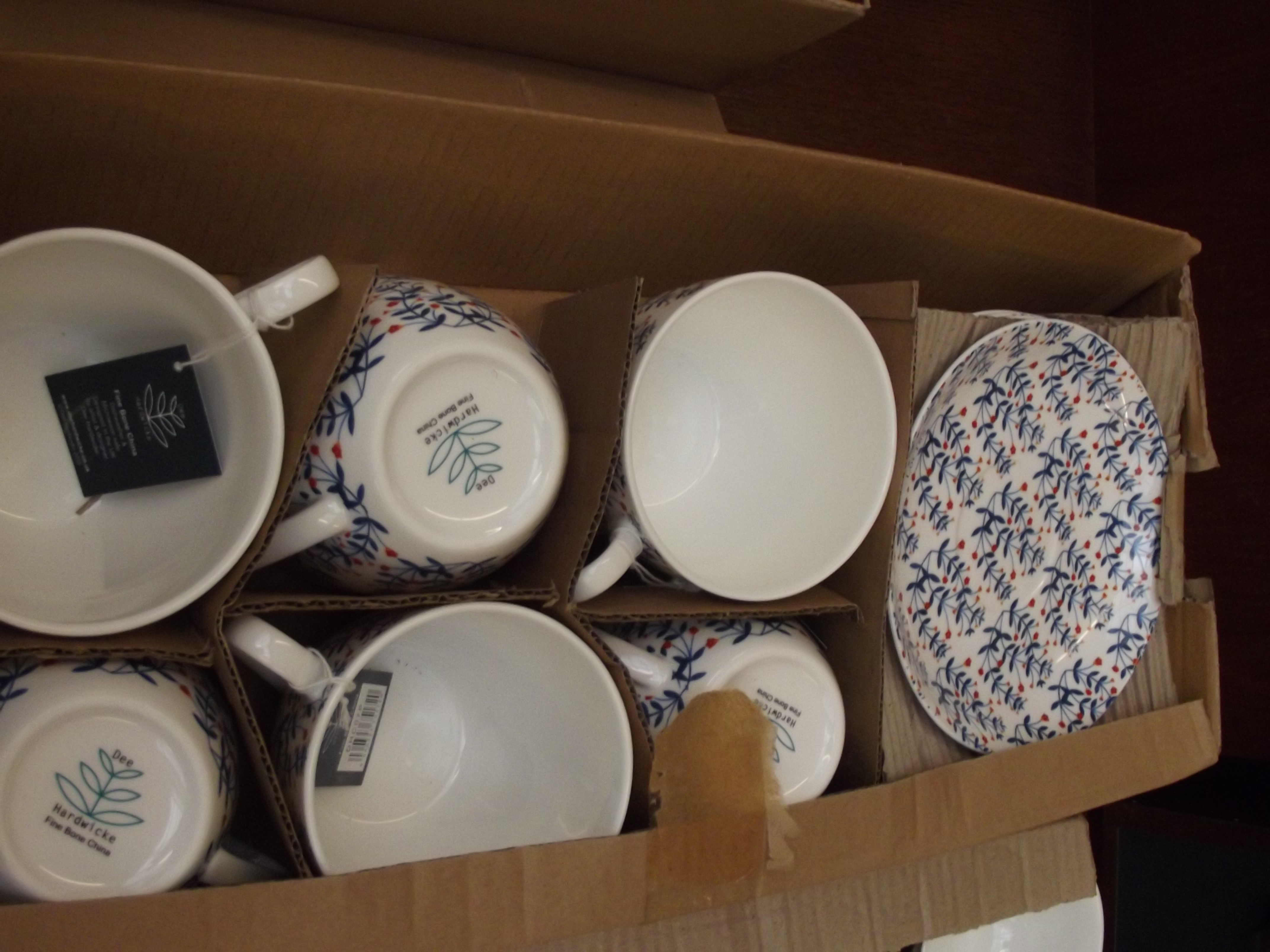 6 cups and 6 saucers, boxed