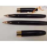 Two cased Sheaffer fountain pens each with 14 cara