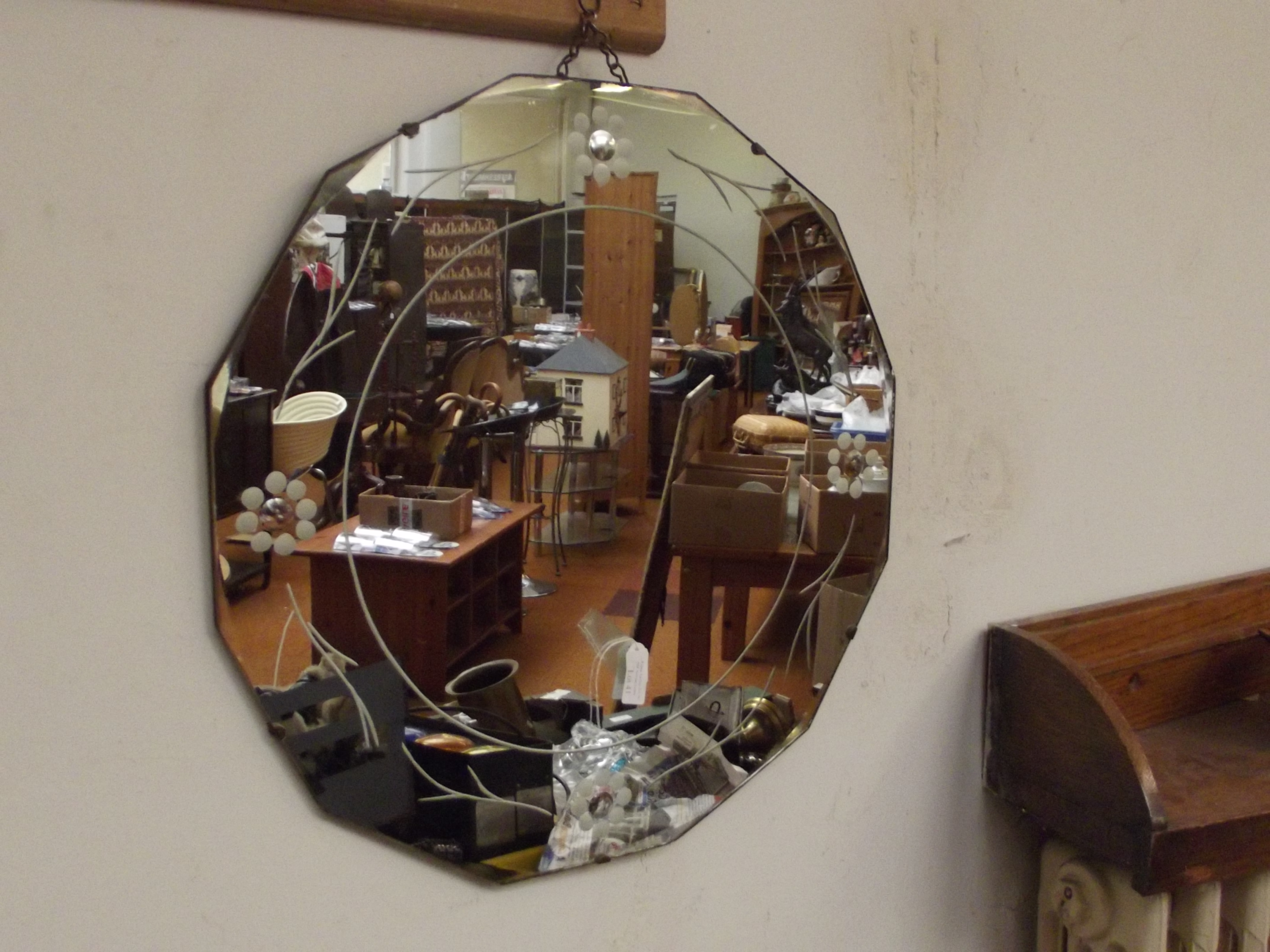 Round mirror