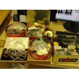 A quantity of costume jewellery;