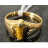 An 18ct tiger's eye ring