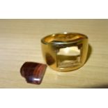 A large gentleman's 18ct Cartier ring (damaged tiger's eye) NF5053