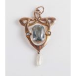 An Art Nouveau 9ct aquamarine & pearl pendant,