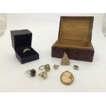 A box of jewellery to inc gold rings,