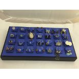 A jeweller's tray of 28 silver items to inc rings,