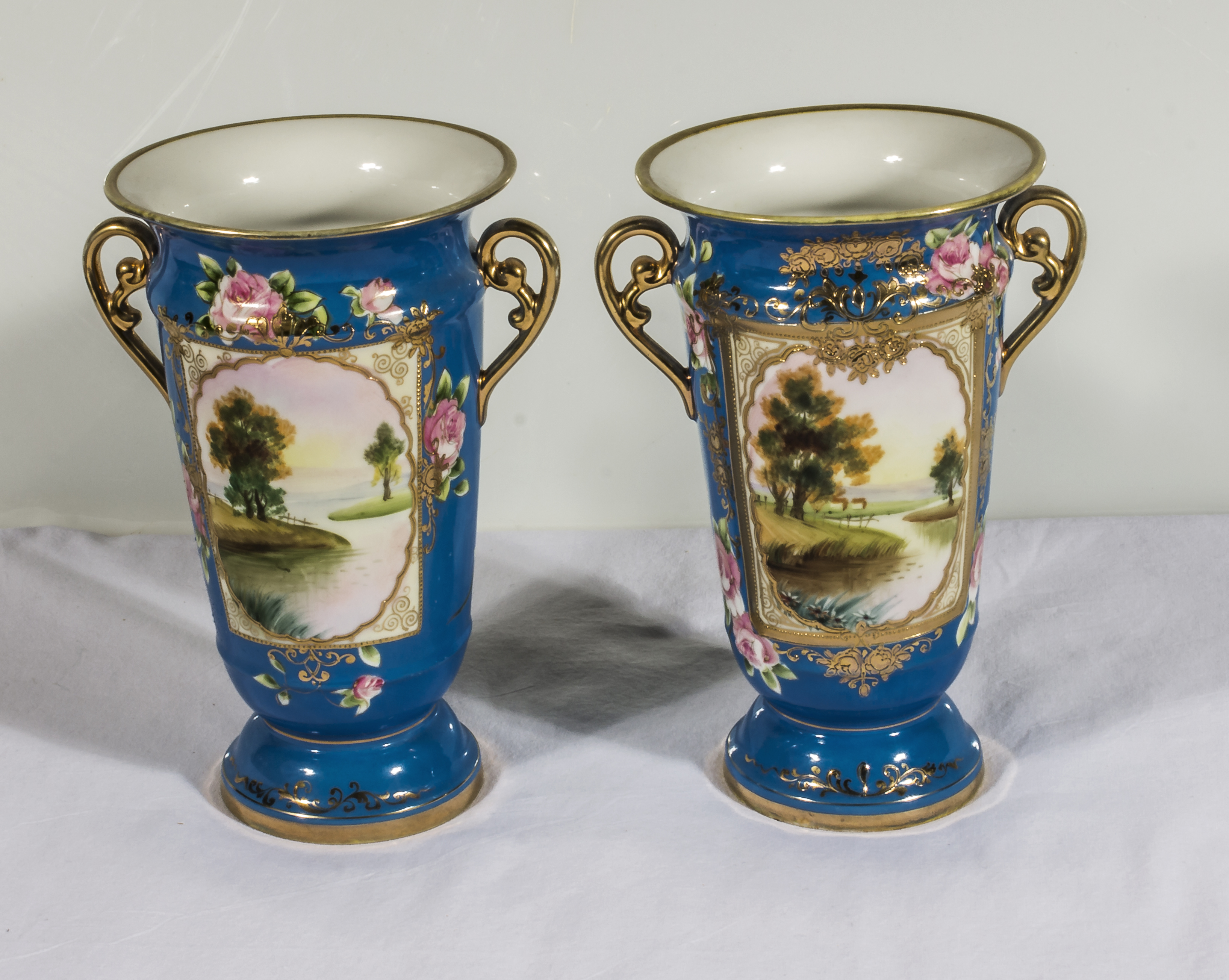 A pair of Noritake twin handled vases - Bild 3 aus 6