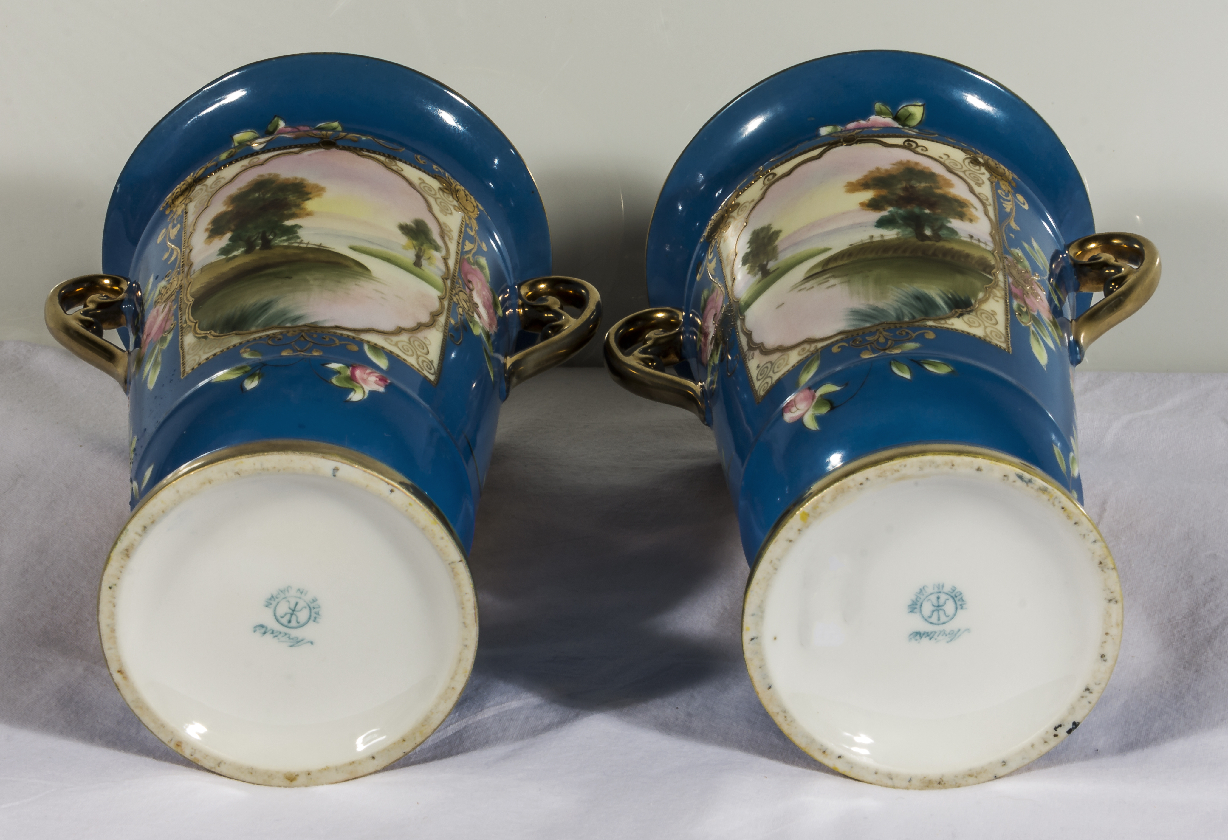 A pair of Noritake twin handled vases - Bild 6 aus 6