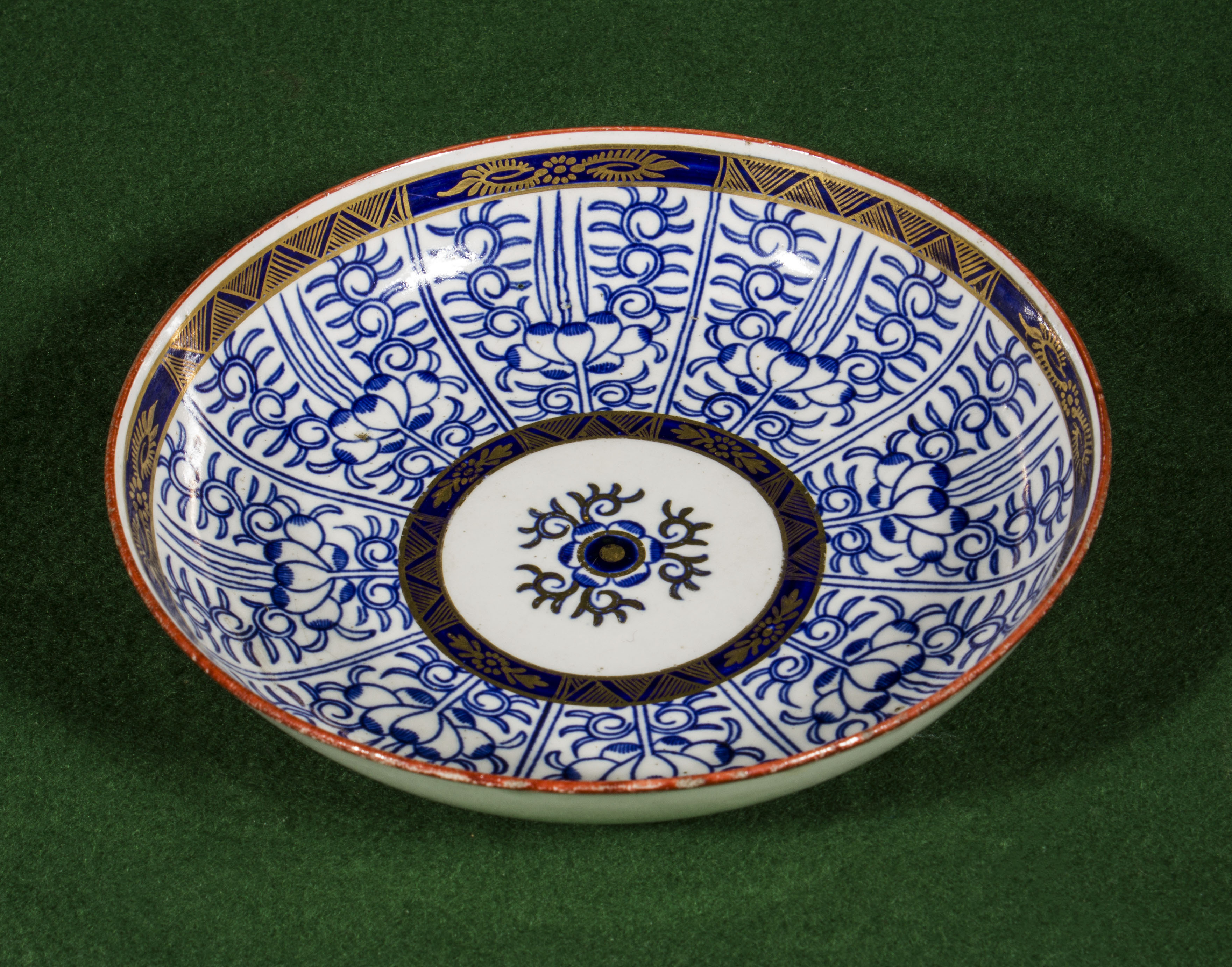 A blue and white Worcester dish with gilt decoration, blue crescent mark to base