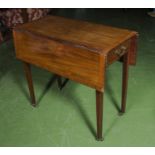 An Edwardian mahogany Pembroke table