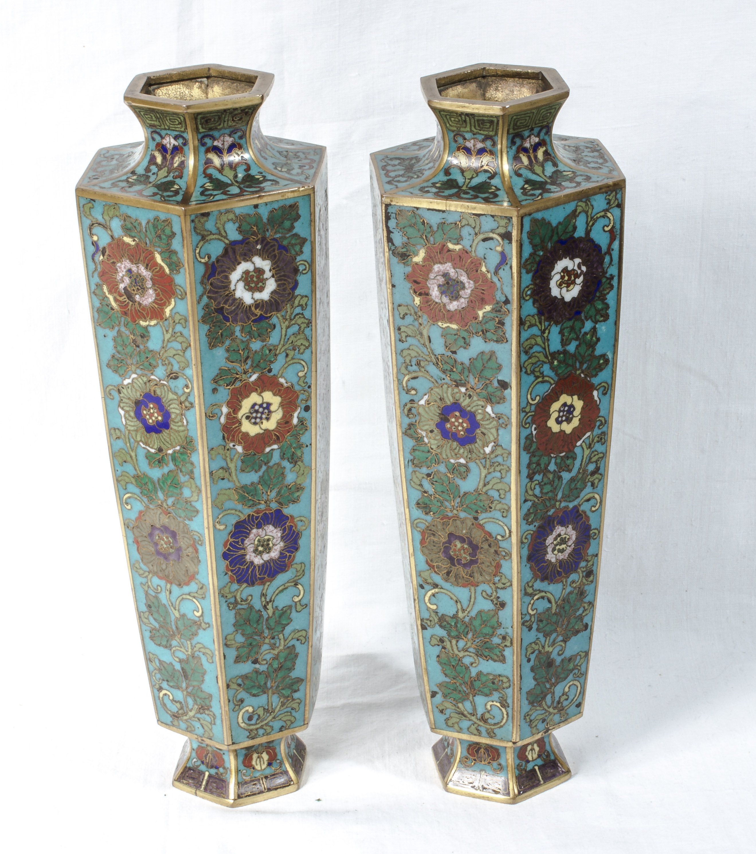 A pair of Chinese cloisonne vases Cheng Lung period - Image 2 of 6