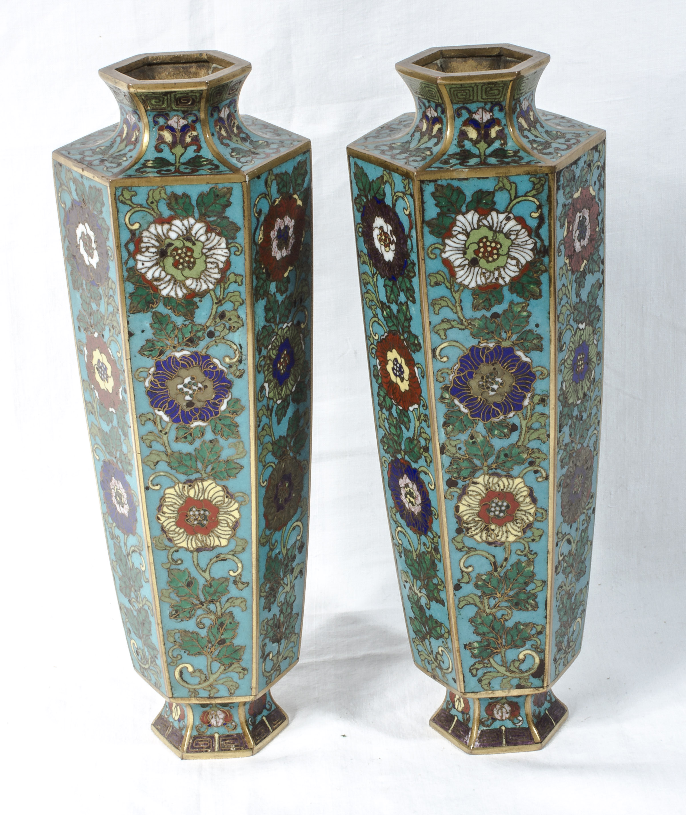 A pair of Chinese cloisonne vases Cheng Lung period - Image 3 of 6