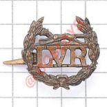Leicestershire Volunteer Regiment scarce WW1 VTC cap badge. Die-cast bronze; running fox over “ LVR”